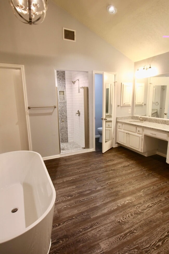 Building Photo - 1806 Encino Bend