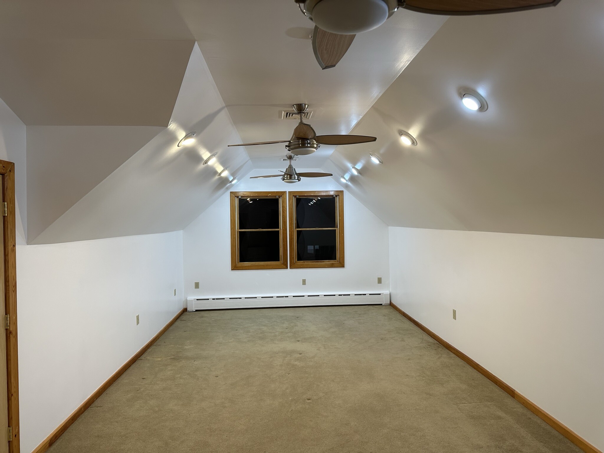 Building Photo - 160 6th Ave