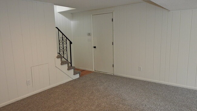Building Photo - Rental Ready- Townhome in Raytown - 3bed 1...
