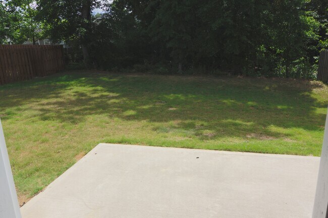 Building Photo - 116 Leslie Silver Dr