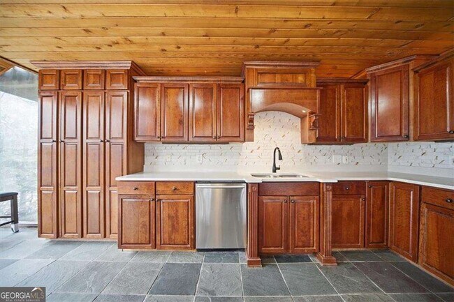 Building Photo - 530 Matterhorn Way