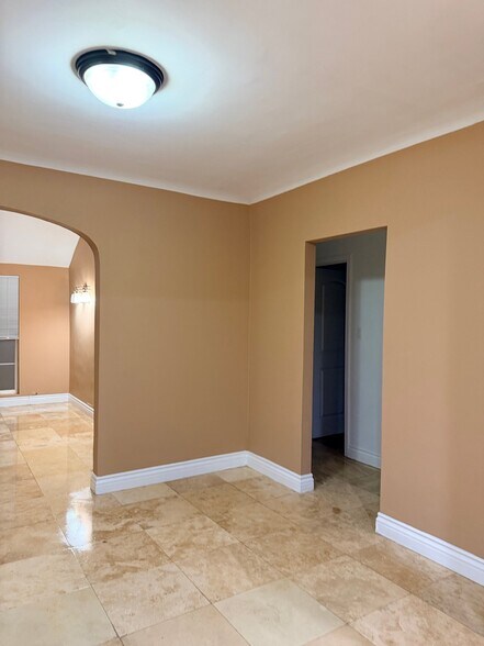 Building Photo - 7923 Morton Ave