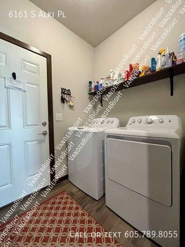 Building Photo - 6161 S Alki Pl