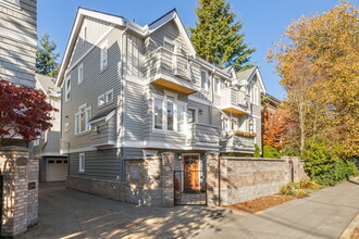 Building Photo - Stunning Capitol Hill Townhome in Prime Seattle Location – 3BR / 3BA Available June 7