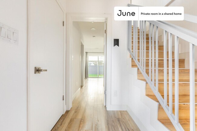 Building Photo - Private bedroom in 3 bed/3.5 bath Home
