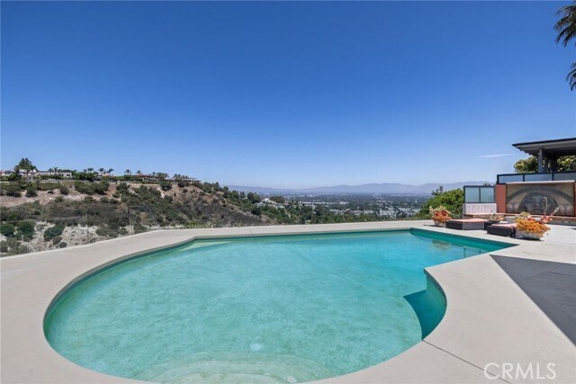 Building Photo - 3655 Glenridge Dr