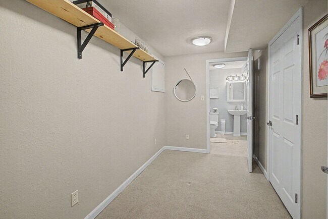Building Photo - Peaceful Ranch Retreat with 4 Spacious Bedrooms!!