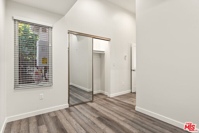 Building Photo - 2336 Scarff St