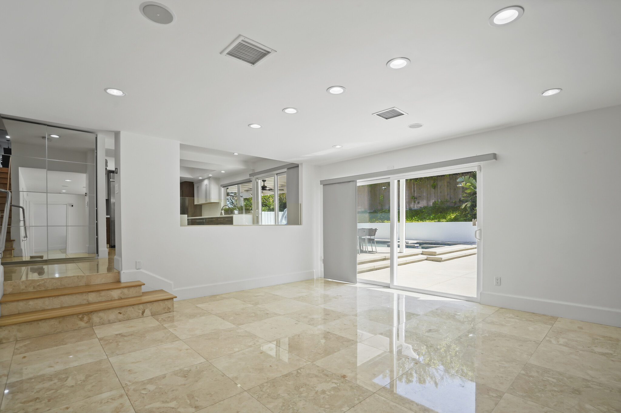 Building Photo - 16544 Park Lane Dr