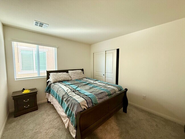 Building Photo - COMING SOON! 3/BD 2.5/BA Townhouse W/ Amaz...