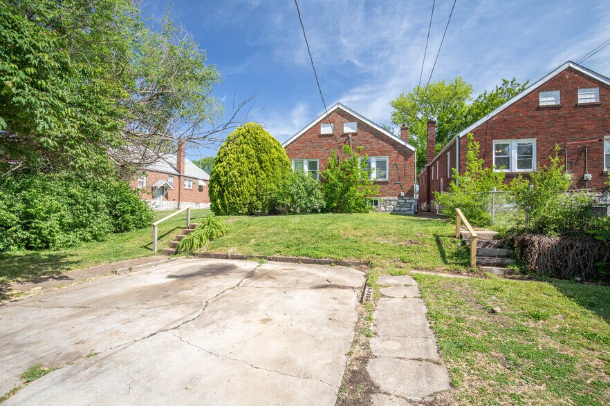 Building Photo - 5644 Chippewa St