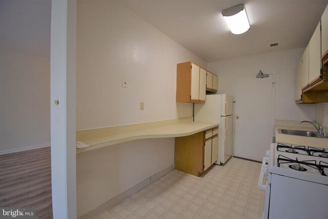 Building Photo - 6621 Wakefield Dr