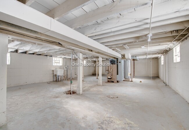 Building Photo - 7005 Broadway