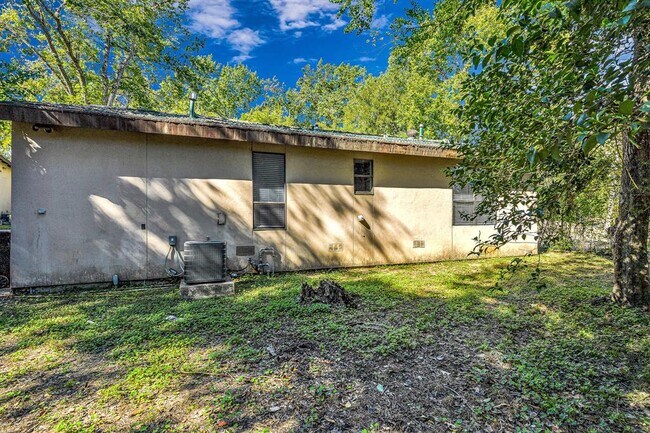 Building Photo - 32 E Rivercrest Dr