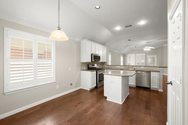 Building Photo - 14707 Oaks Crossing Ln