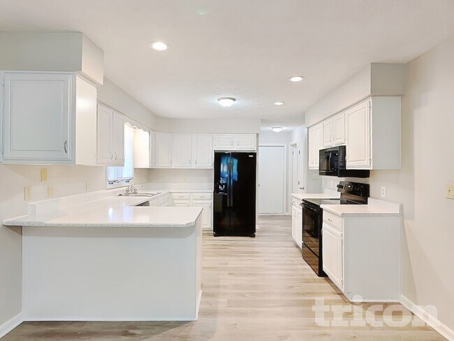 Building Photo - 3014 Silver Fox Dr