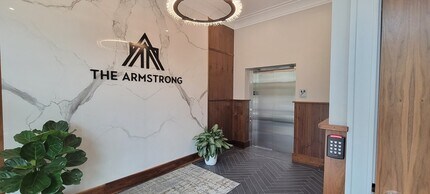 Building Photo - 425 Lagrange St