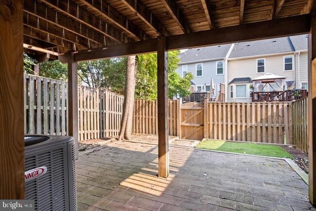 Building Photo - 7439 Heatherfield Ln