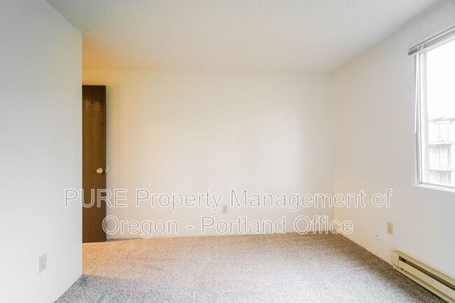 Building Photo - 14128 NE Sandy Blvd