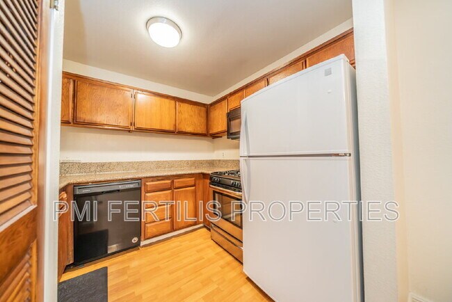 Building Photo - 8331 Vineyard Ave