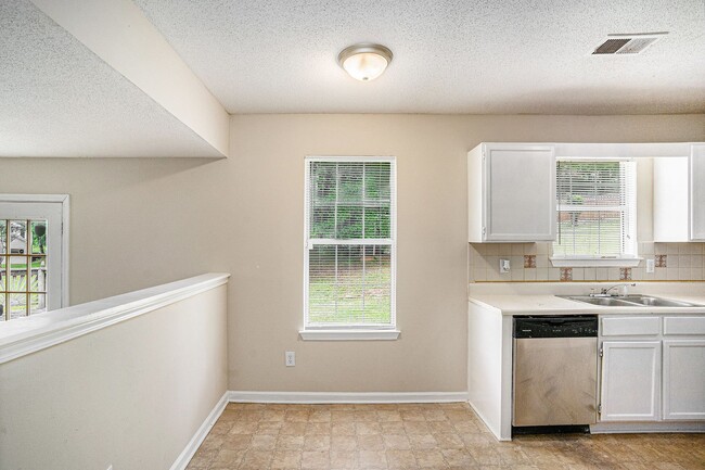 Building Photo - 3 Bedroom 2.5 Bath Home