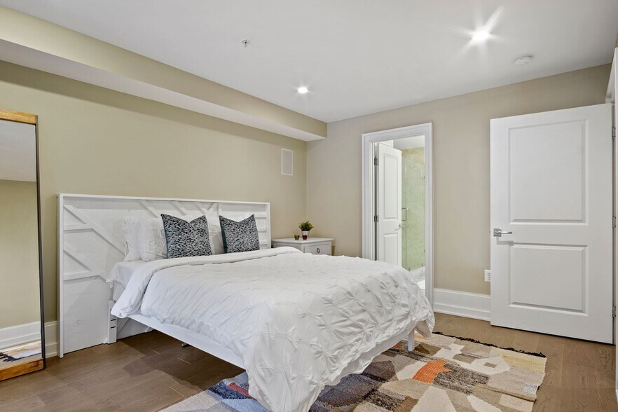 Building Photo - 1506 Q St NW