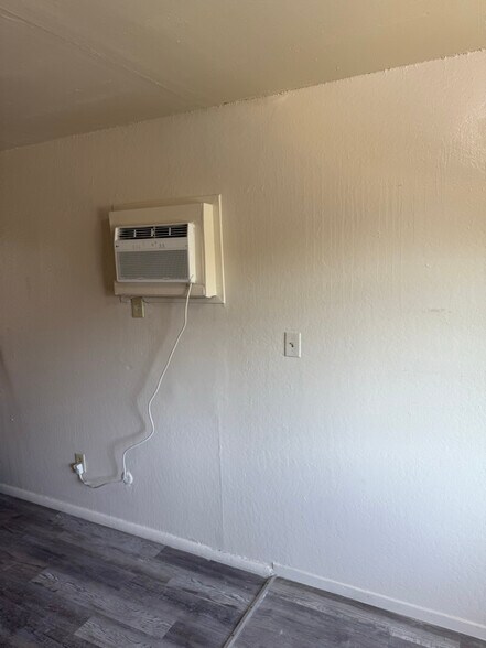 Building Photo - 515 Lampasas Ave