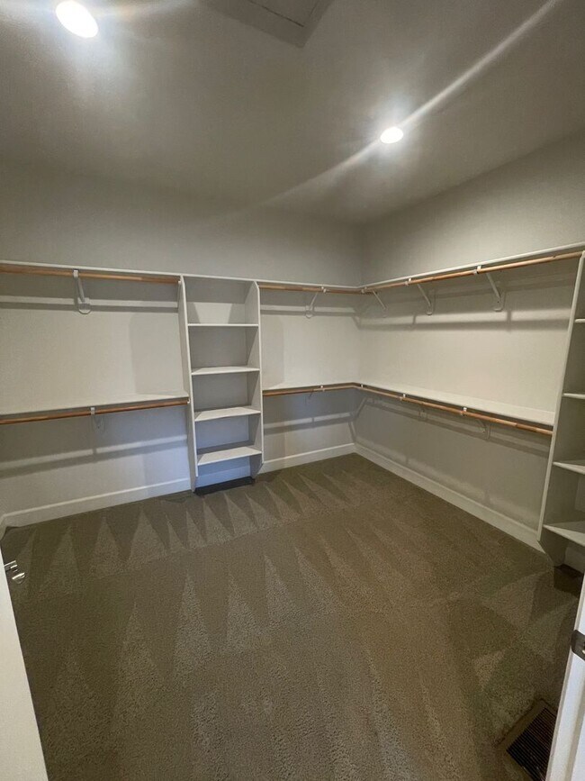 Building Photo - 6672 Bandito Dr