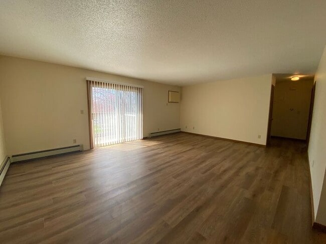 Building Photo - $850 | 2 Bedroom, 1 Bathroom Apartment | N...