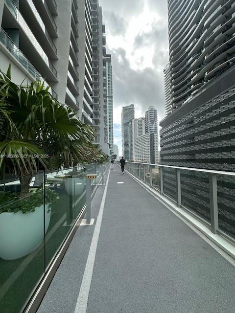 Building Photo - 1010 Brickell Ave