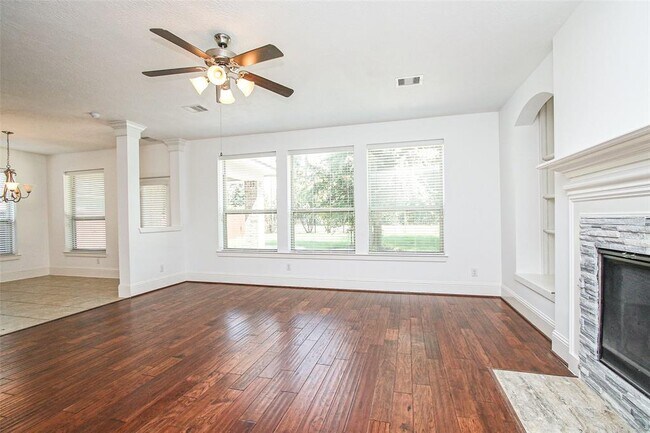 Building Photo - 8127 Caroline Ridge Dr