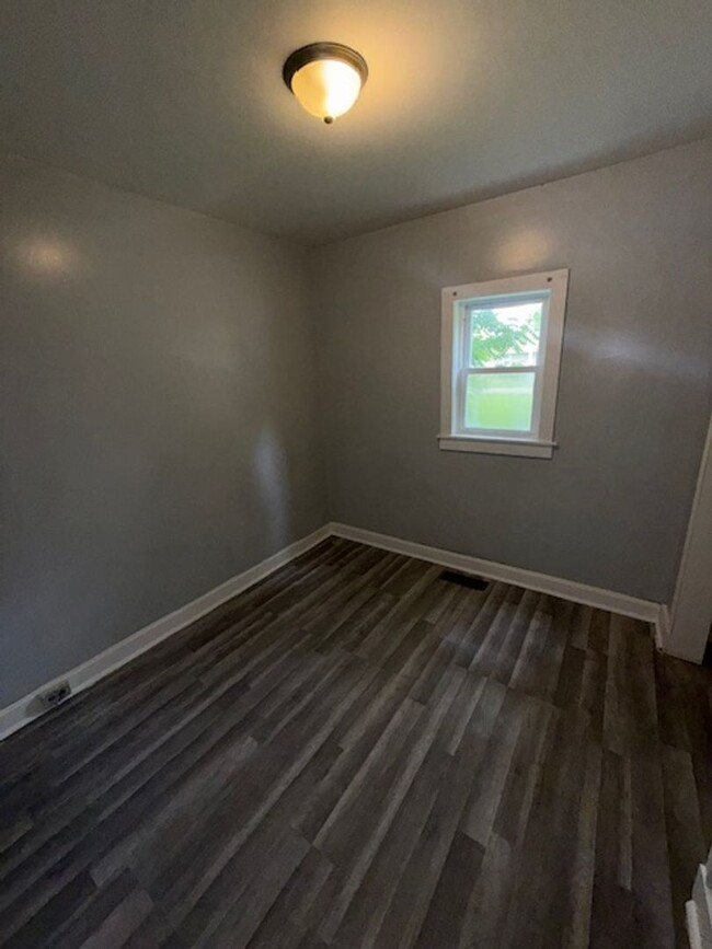 Building Photo - 507 S Evans Ave