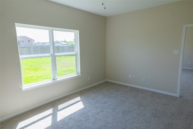 Building Photo - 5123 Harbor Palm Dr