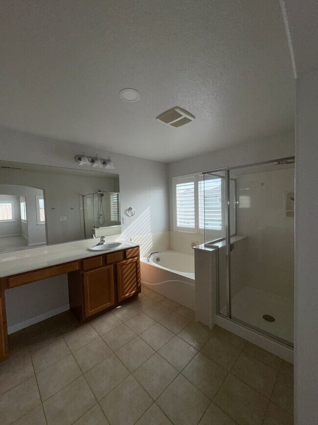 Building Photo - Looking for a Great Place to live?