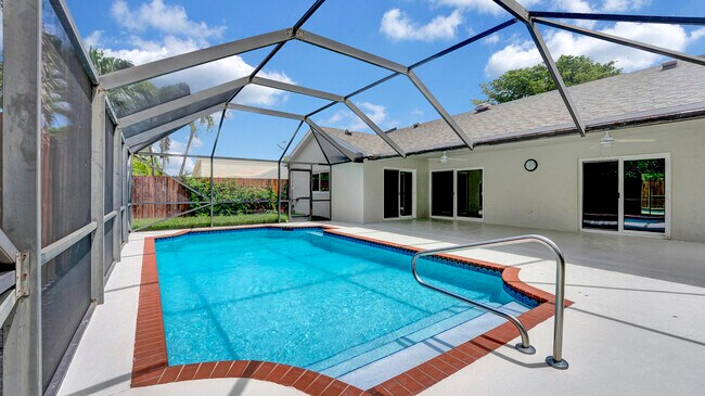 Building Photo - 20977 Country Creek Dr