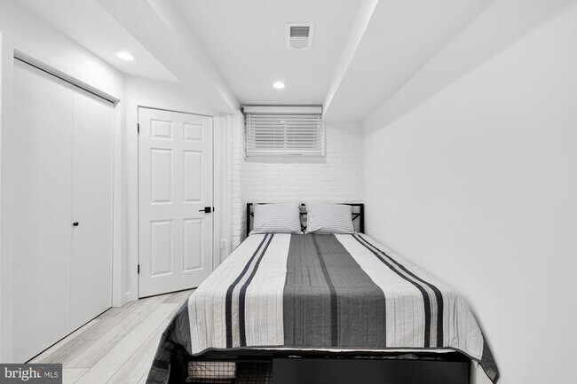 Building Photo - 1821 19th St NW