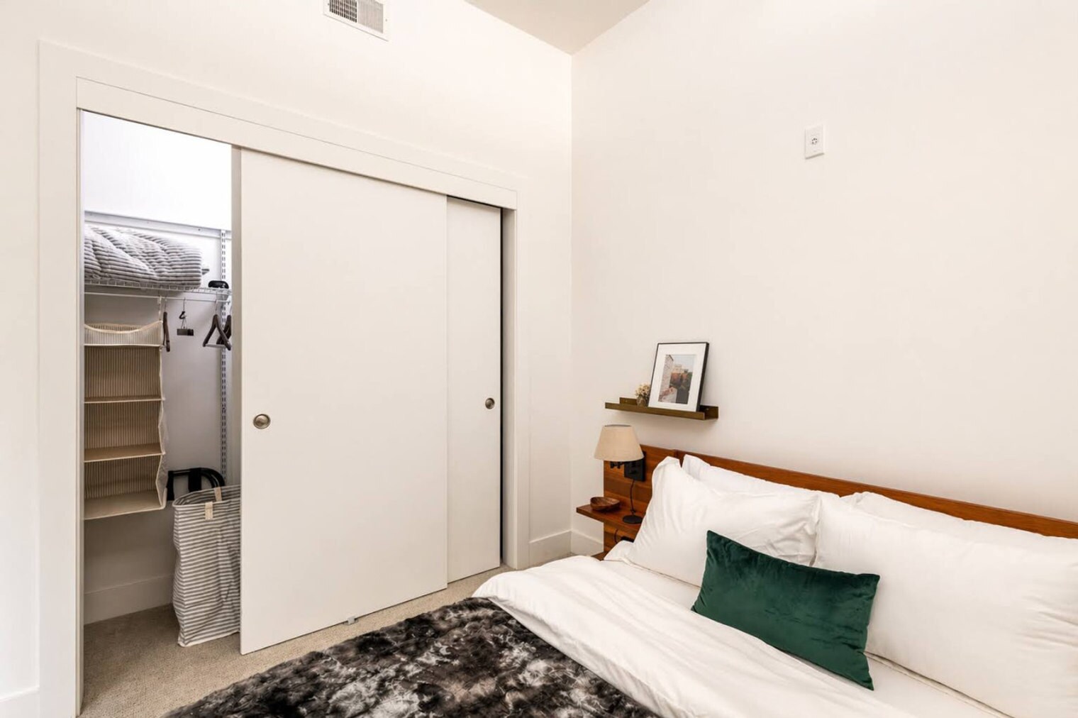 Building Photo - 550 W Juneau Ave