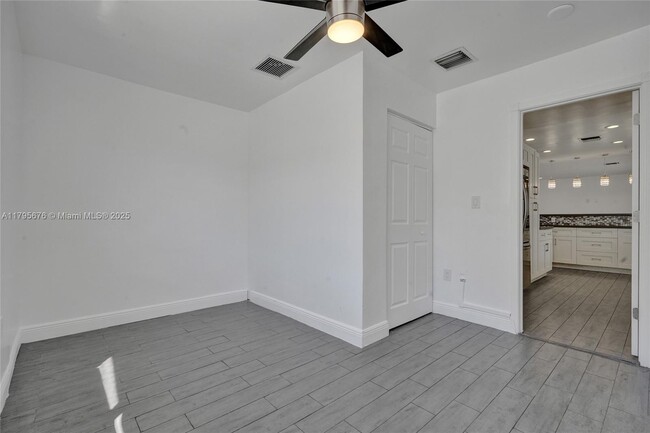 Building Photo - 9240 SW 54th St