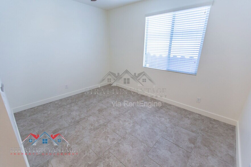 Building Photo - 16264 W Canterbury Dr