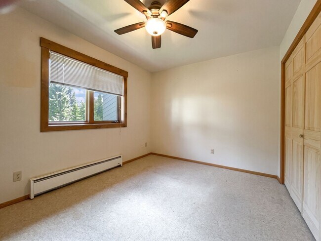 Building Photo - 416 Fuller Placer Rd