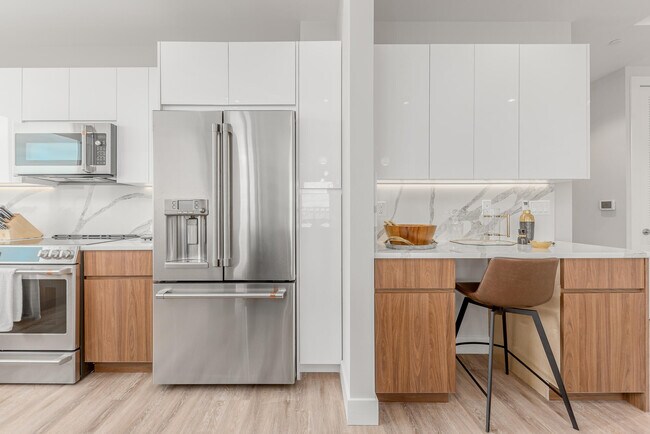 Building Photo - 41 SW Seminole St