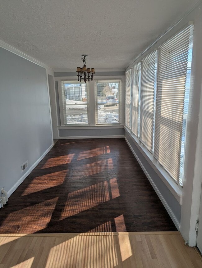 Building Photo - 3 Bedroom 2 Bath SFH