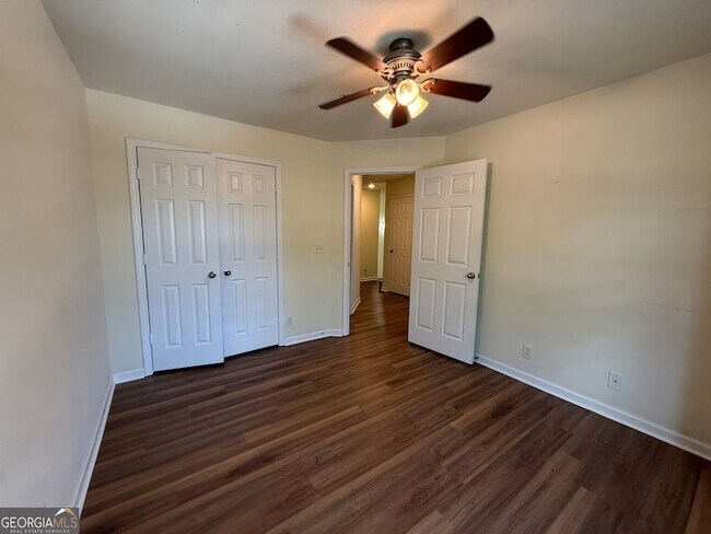 Building Photo - 207 Granite Way