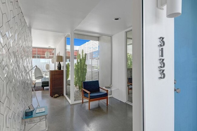 Building Photo - Mid-Century Steel Oasis in Palm Springs (Monthly Only - No Long Term)