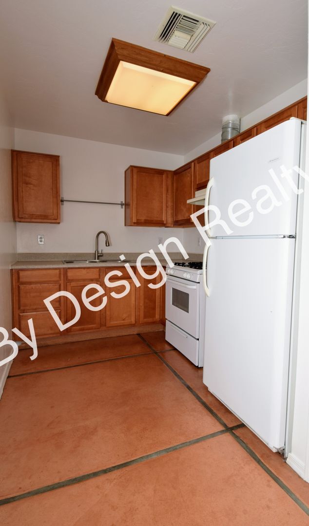 Building Photo - 2-Bed 1-Bath near University of Arizona wi...