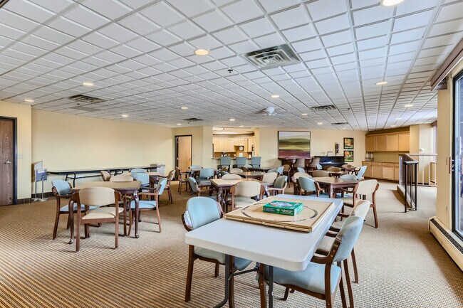 Building Photo - 6500 Woodlake Dr