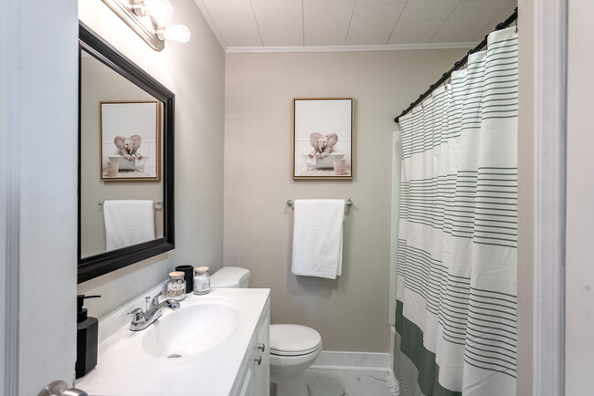 Building Photo - Evora