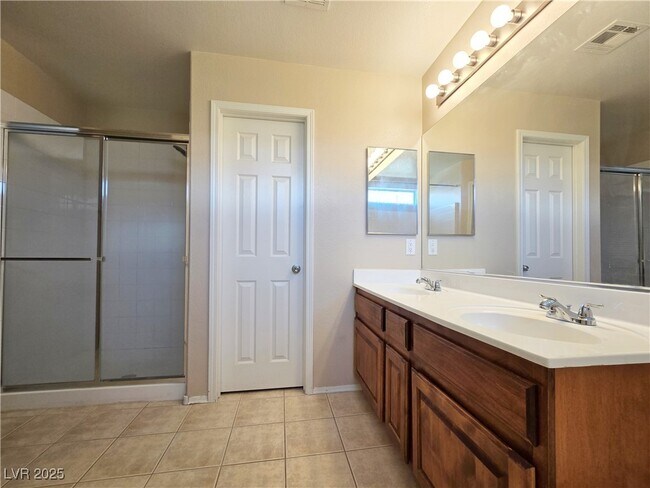 Building Photo - 5431 W Hasley Canyon Ave