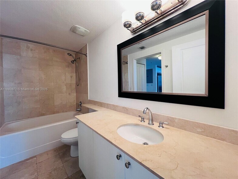 Building Photo - 170 SE 14th St