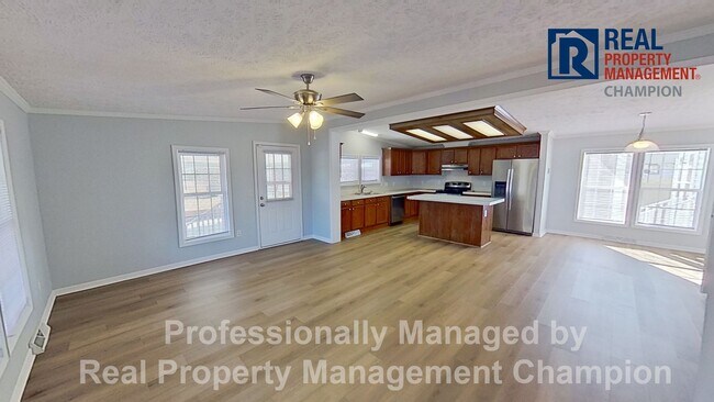 Building Photo - Spacious 3 BD/2.5 BA Home w/New Flooring and Fresh Paint